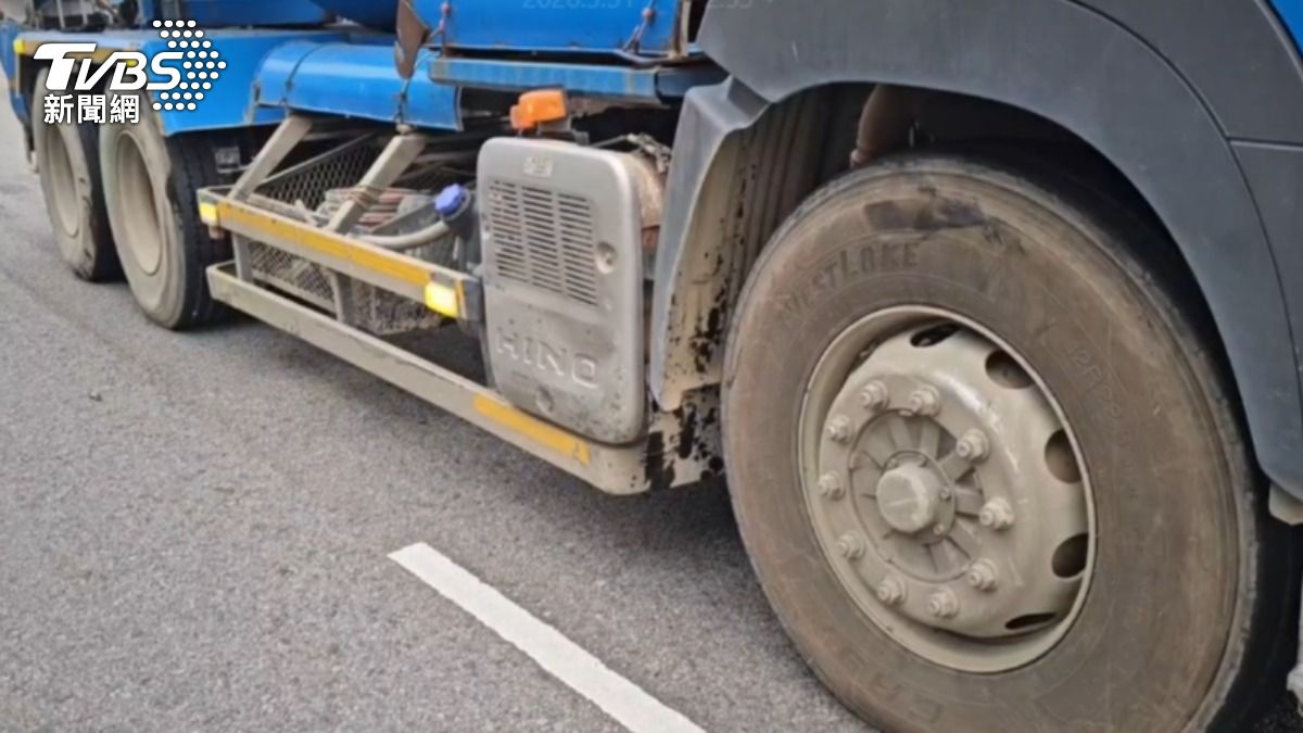 水泥預拌車司機稱嚇到,腦筋一片空白。(圖/TVBS)