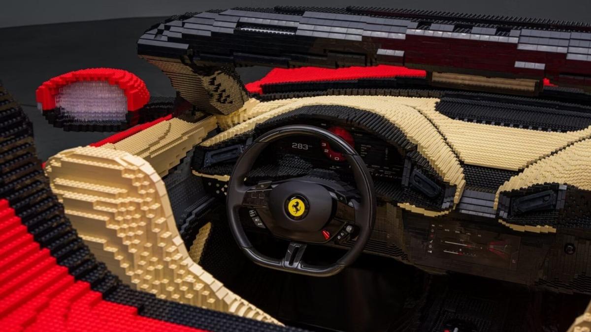 細節高度還原,從方向盤到煞車卡鉗皆精緻呈現。(圖/Ferrari提供)