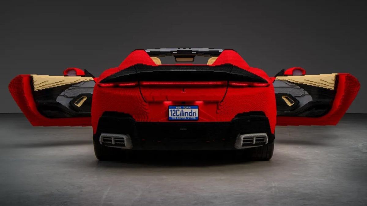 Lego 1:1 Ferrari 12Cilindri Spider不僅是一件靜態展示品,更可實際開啟車門、進入車艙。(圖/Lego提供)