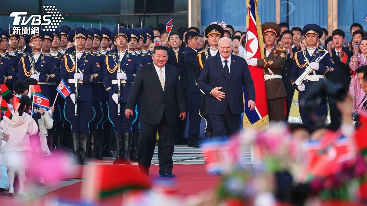 北韓領導人金正恩展現軍事戰力提升，並積極拉攏盟友支持。（圖／達志影像美聯社）