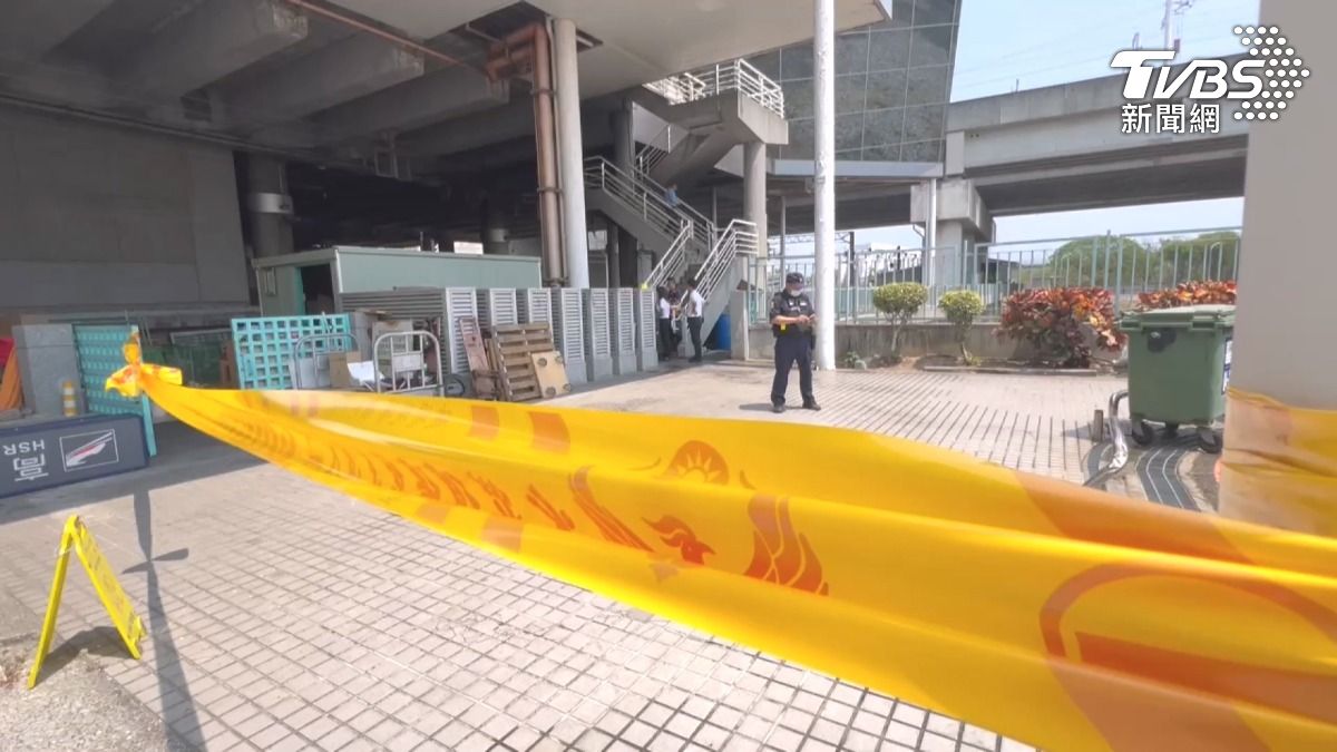 台鐵新烏日站旁竄大火！回收場猛燒　封鎖單線1hr才恢復。(圖／TVBS)