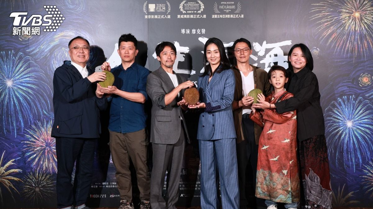 片商特別準備百果之王榴蓮亮相首映會。(圖/趙世平攝)