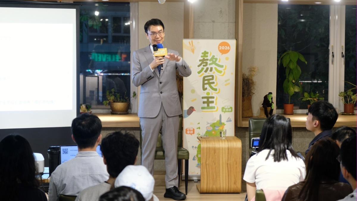 温世政在青年活動中提出「南投山手線」構想。(圖/民進黨提供)