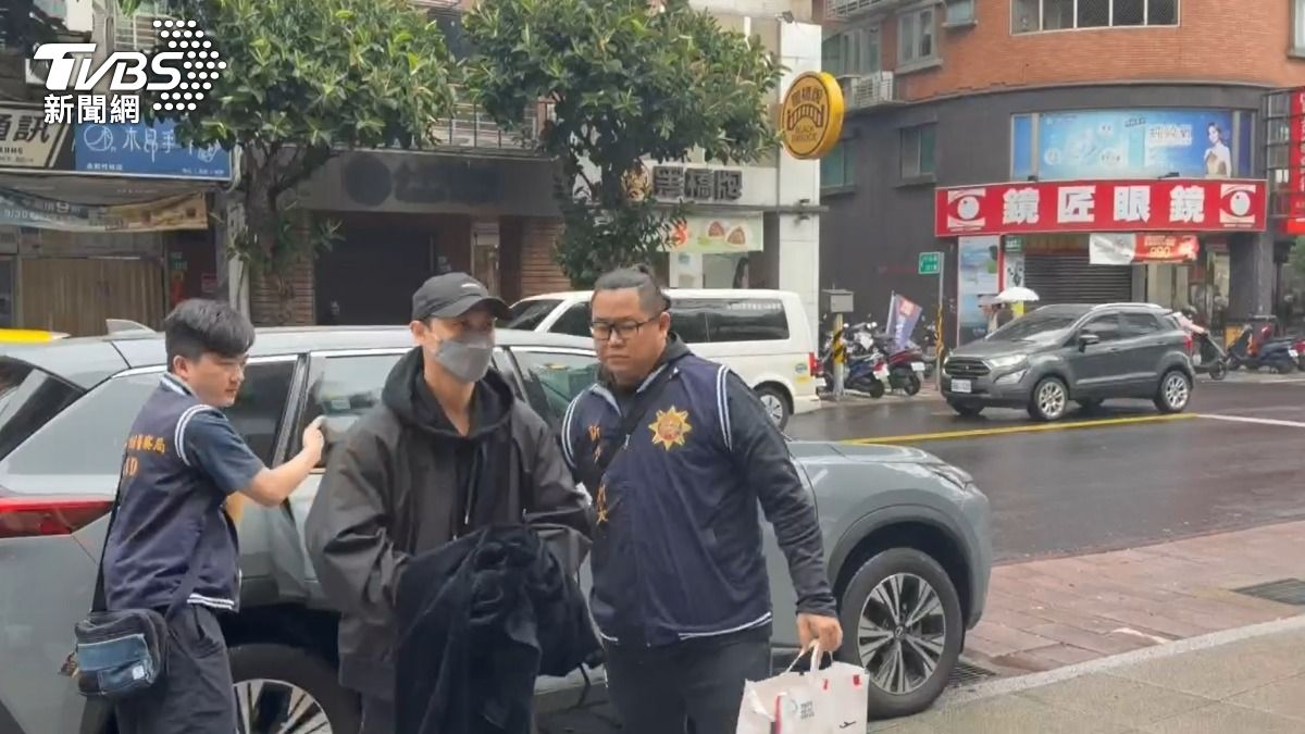 「粿王風波」後又出事！王子涉嫌逃兵遭拘提　上銬畫面曝光