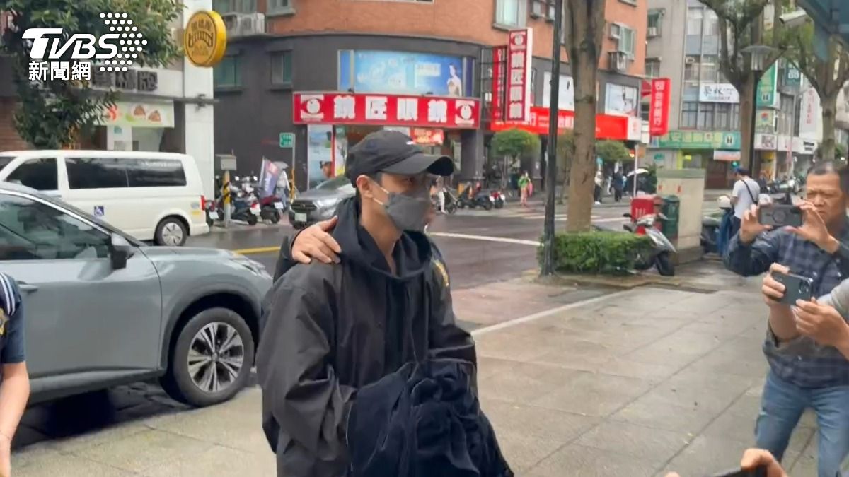快訊/王子涉嫌逃兵遭上銬拘提! 經紀公司發聲回應曝現況