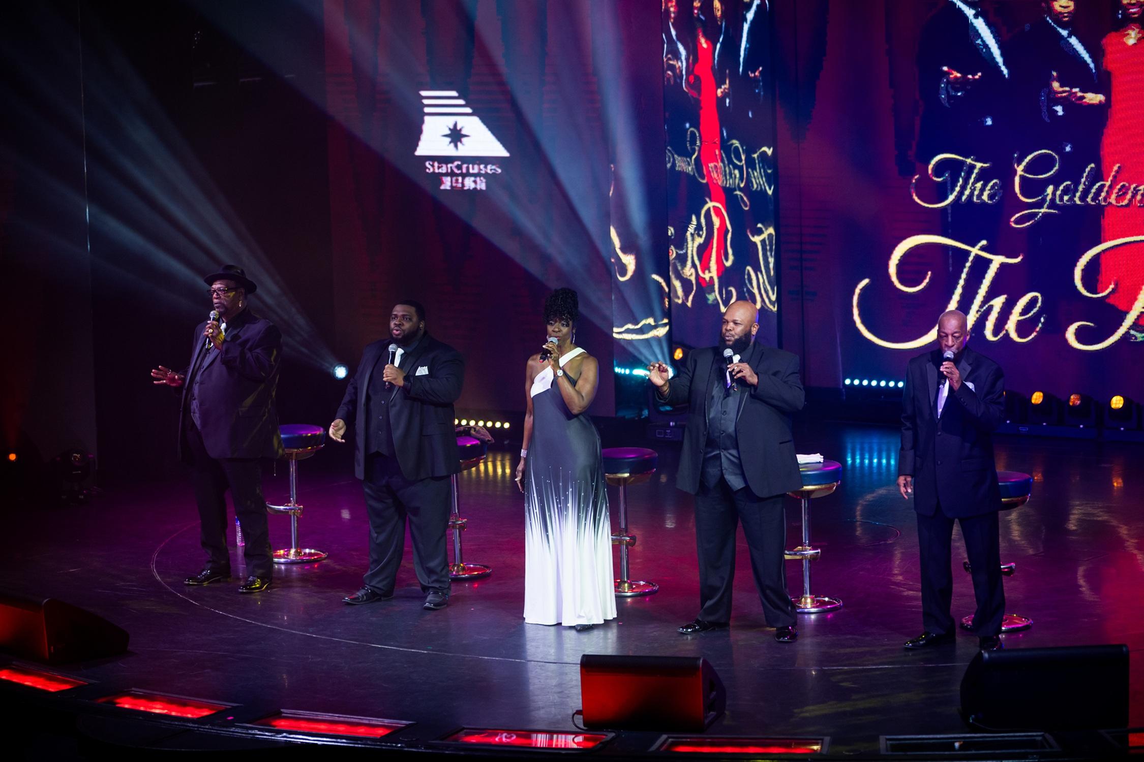 左起為團長Stovall Sr. Mose Edward、Lambert Jamarius Delvonte、Ms. Davis Deneen Marqueetia、Mr. Stovall Jr. Mose Edward、Mr. Green Kim Leo。(圖/麗星郵輪提供)