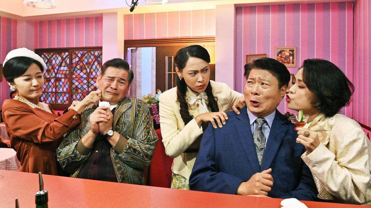 陳文山（右二）、馬國賢（左二）被「老婆幫」逮個正著。（圖／台視提供）