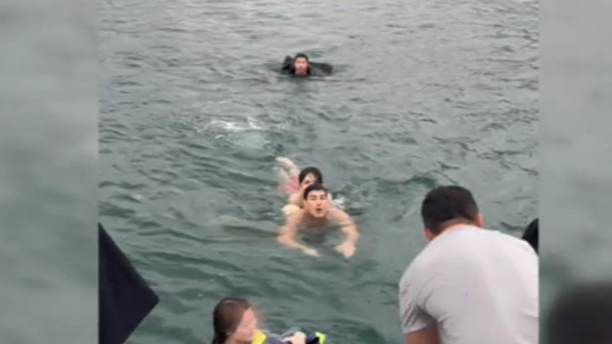 白梓軒揹著一名溺水女子上岸。(圖/白梓軒提供)