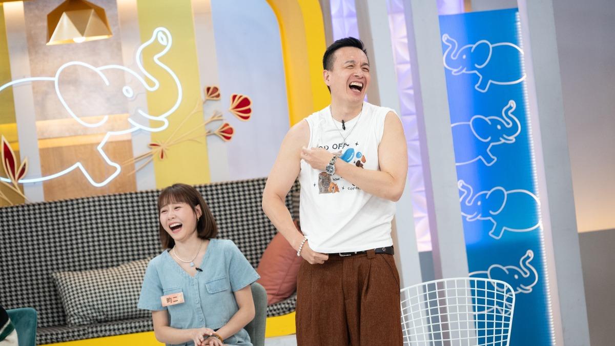 小鐘脫衣爆汗做伏地挺身，被小S逼瘋。（圖／東森綜合台提供）