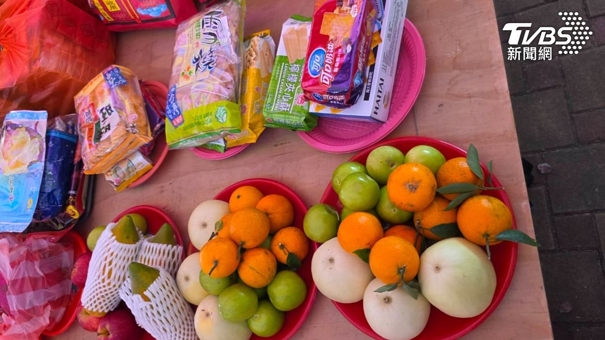 廖大乙說祭祖供品挑選有學問。(圖/TVBS)