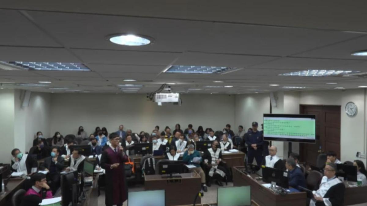公訴檢察官廖彥鈞（站立者）言詞辯論引發網友大讚。（圖／翻攝自臺北地院刑事科）