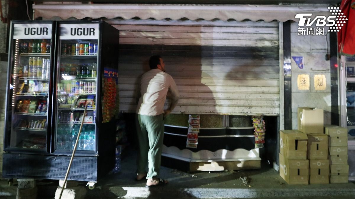 為應對中東戰火導致能源短圈，埃及政府下令全國商店提早打烊節電　（圖／達志影像美聯社）
