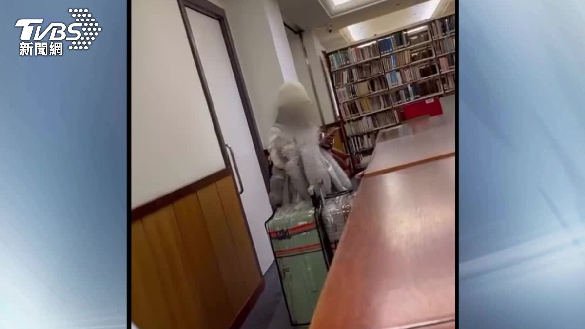 台大學生表示,自己在總圖只是想要插插頭,卻遭一名女子指控騷擾、偷竊。(圖/當事民眾提供)