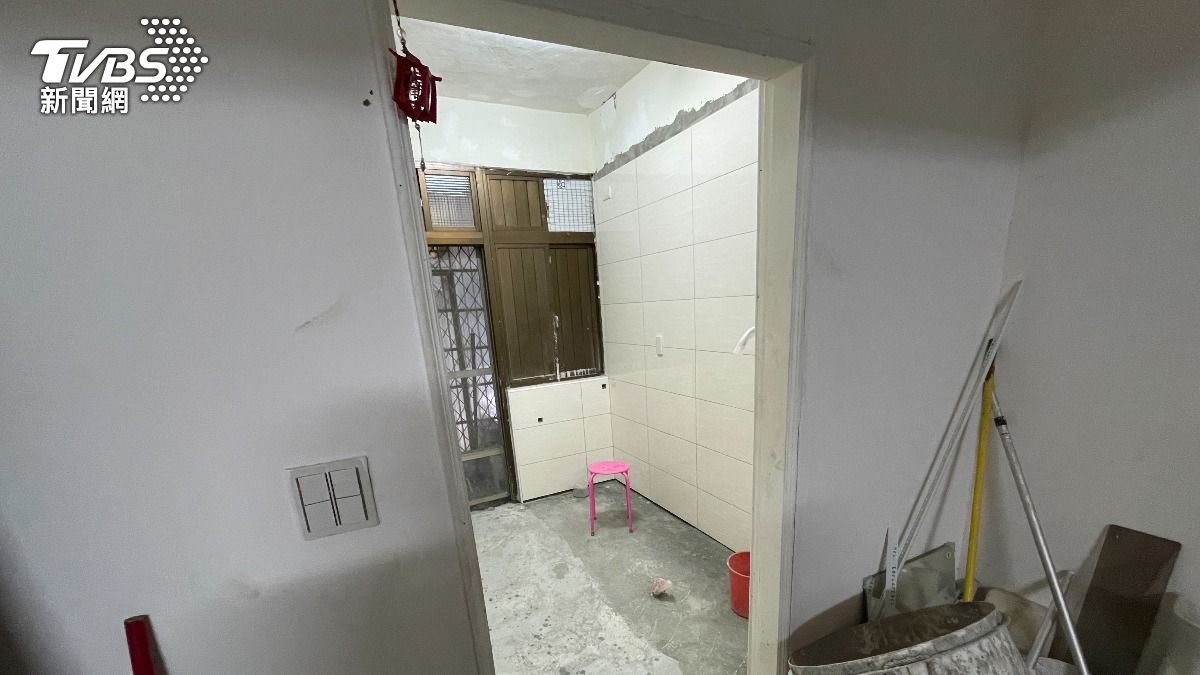 北市一名屋主指控,前後付款41萬,廚房和廁所卻沒完工,氣得提告。(圖/TVBS)