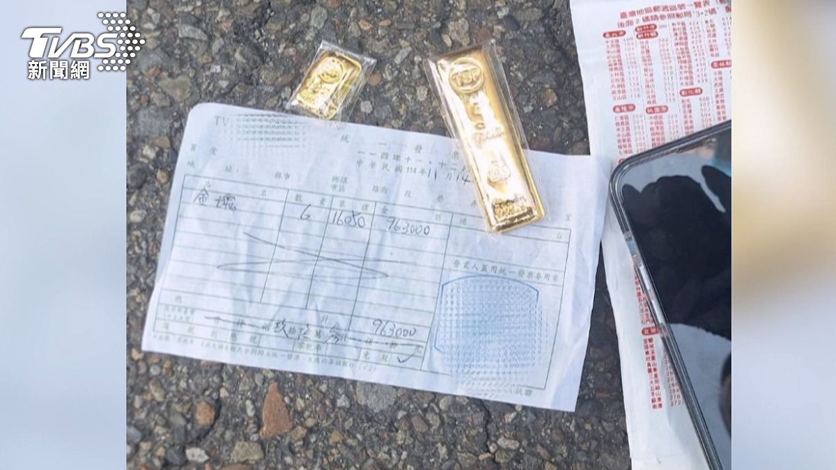 婦信臉書「高價收購黃金」96萬險飛　警1小時神速逮2車手