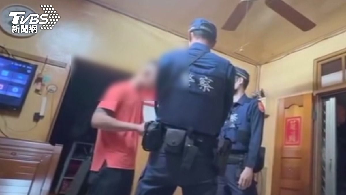 烏日惡男!家暴拆家 遇警金蟬脫殼脫衣逃。(圖/li_wei9094提供)