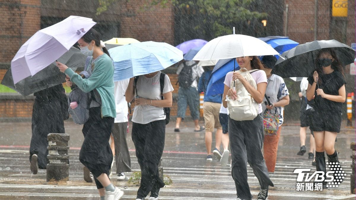 天氣/週六鋒面掃過「全台大雷雨」 清明連假天氣一圖看懂
