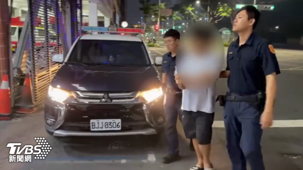 男持毒還想撞警遭送辦。（圖／TVBS）