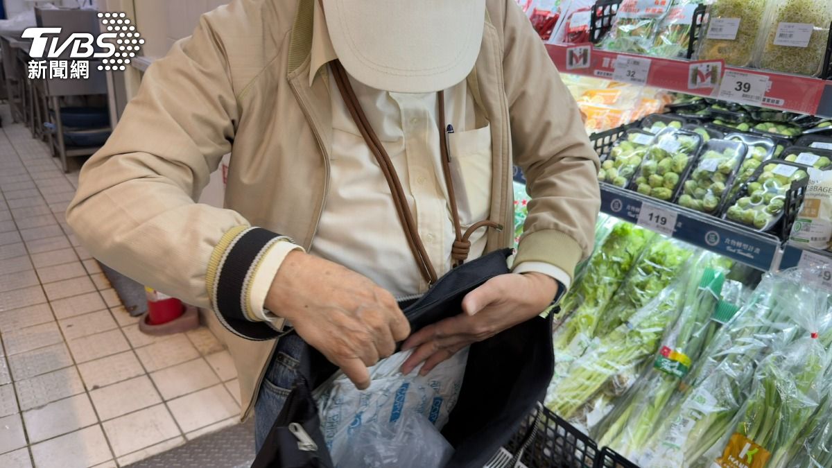 直擊/塑膠袋荒延燒!北部賣場現況曝 民眾「家有上百個」:有備無患