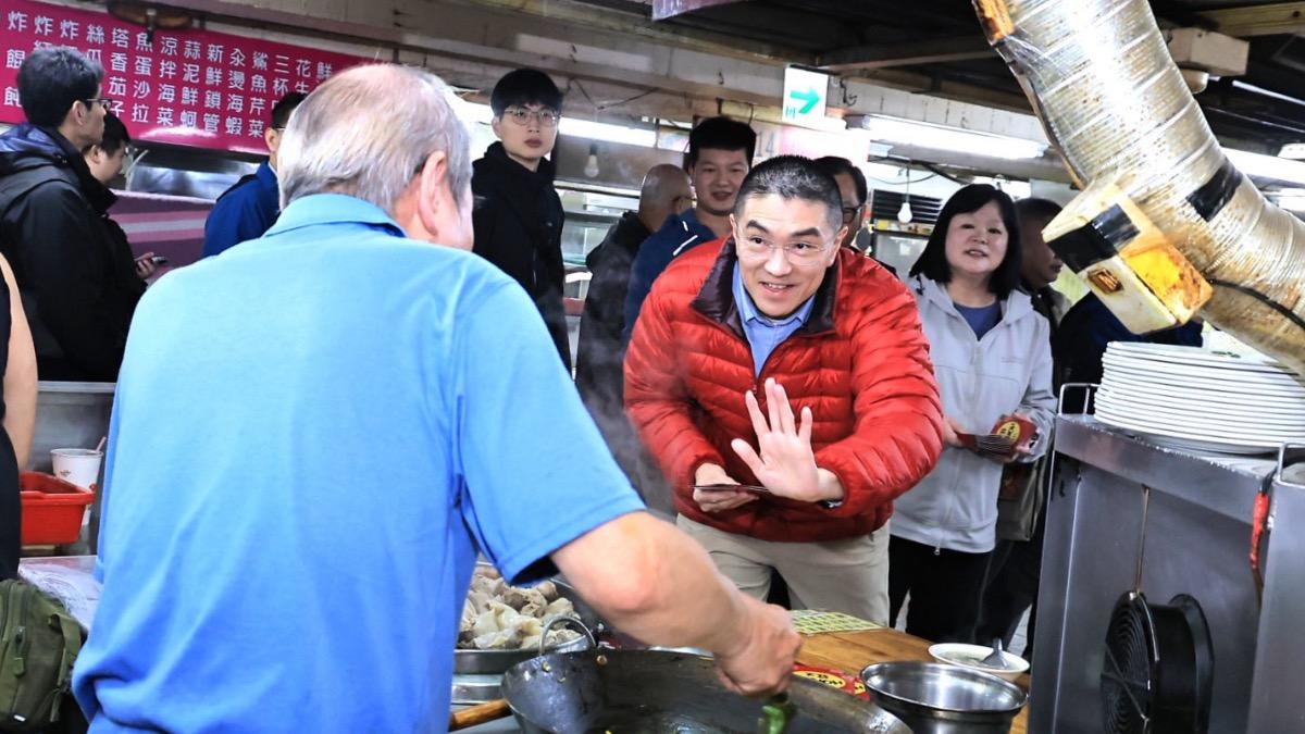 謝國樑近日勤跑大小活動。(圖/翻攝自謝國樑臉書)