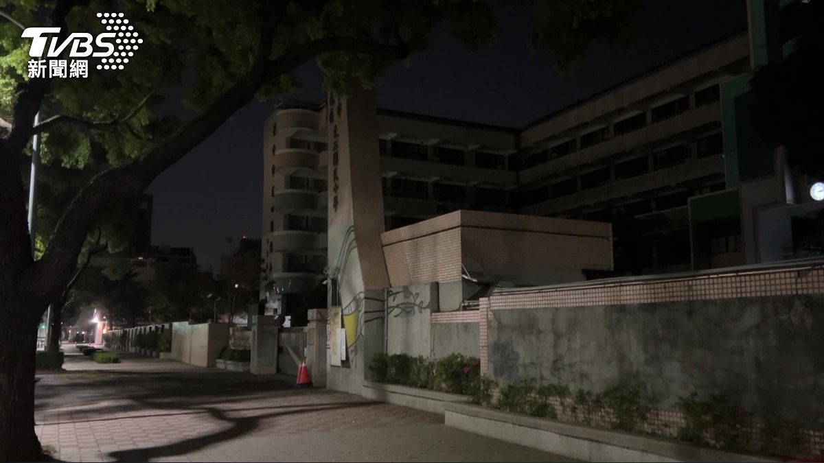 凌晨廣播響小鬼情歌!校方:遭外部介入。(圖/TVBS)