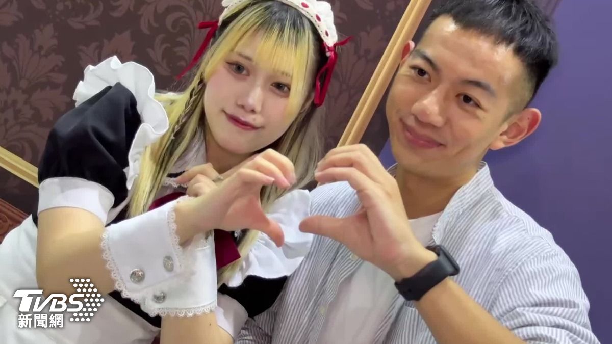 TVBS記者體驗女僕店文化，把食物變得好好吃。（圖／TVBS）