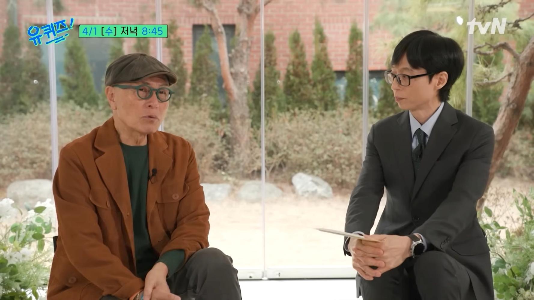 劉在錫與國寶級漫畫家許英萬（左）對談。（圖／翻攝自유 퀴즈 온 더 튜브YouTube）