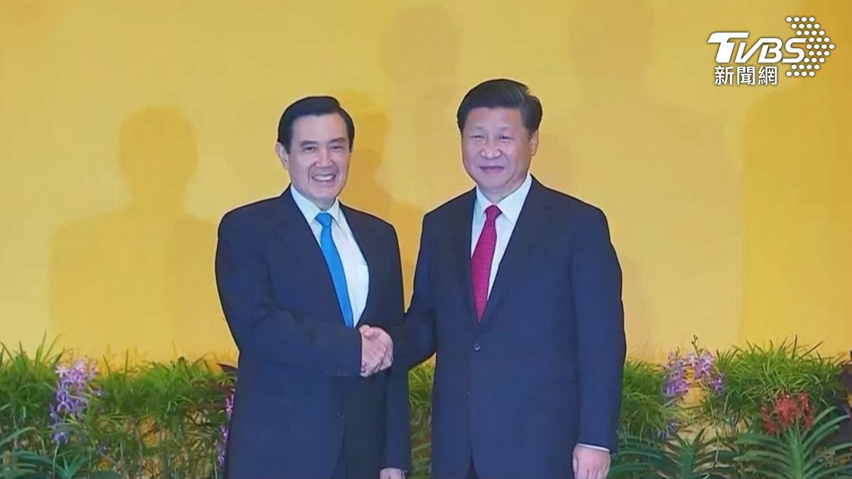 2015年11月7日下午3點,時任總統馬英九以「台灣領導人」身份,在新加坡香格里拉大酒店與習近平見面,這次「馬習會」也是自1949年台海兩岸分治之後,雙方在任的領導人首度會面。(圖/TVBS)