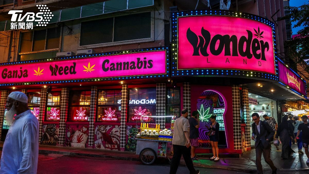 泰國大麻店3年內須轉型成診所。（圖／達志影像路透社）