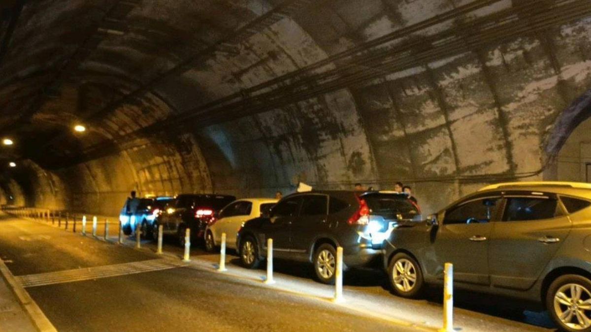 新澳隧道5車追撞!蘇花公路車流回堵加劇 車主哀號找廁所
