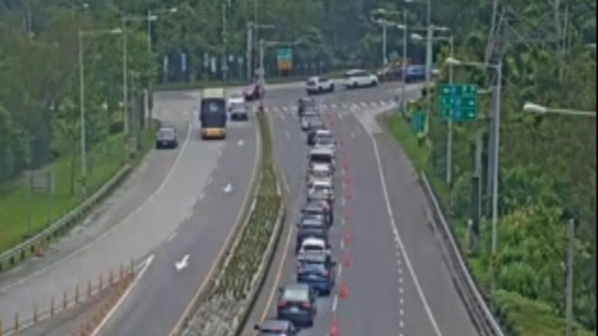 事故發生後導致回堵情況進一步惡化。（圖／翻攝自網路）
