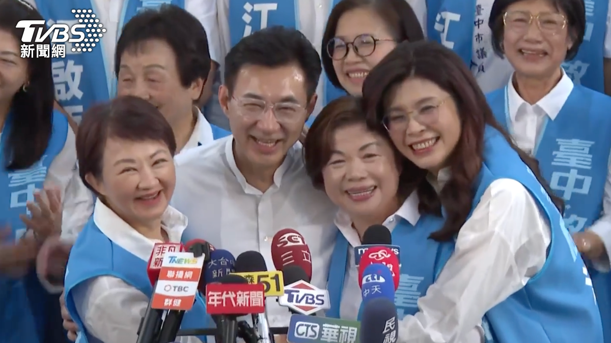 三個姐姐緊盯壓力大?鄭麗文喊好好講 江啟臣笑:我覺得好幸福