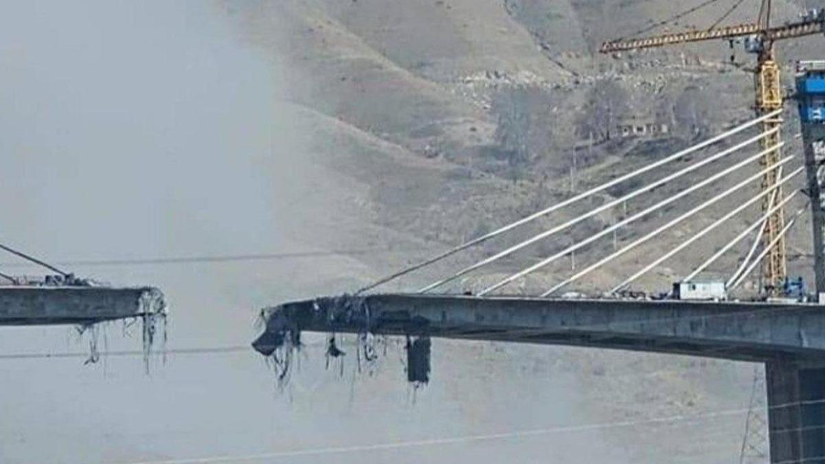 伊朗首都德黑蘭B1公路大橋,遭到美以聯軍連環空襲,伊朗稱至少8死95傷。(圖/翻攝自x@NOELreports)