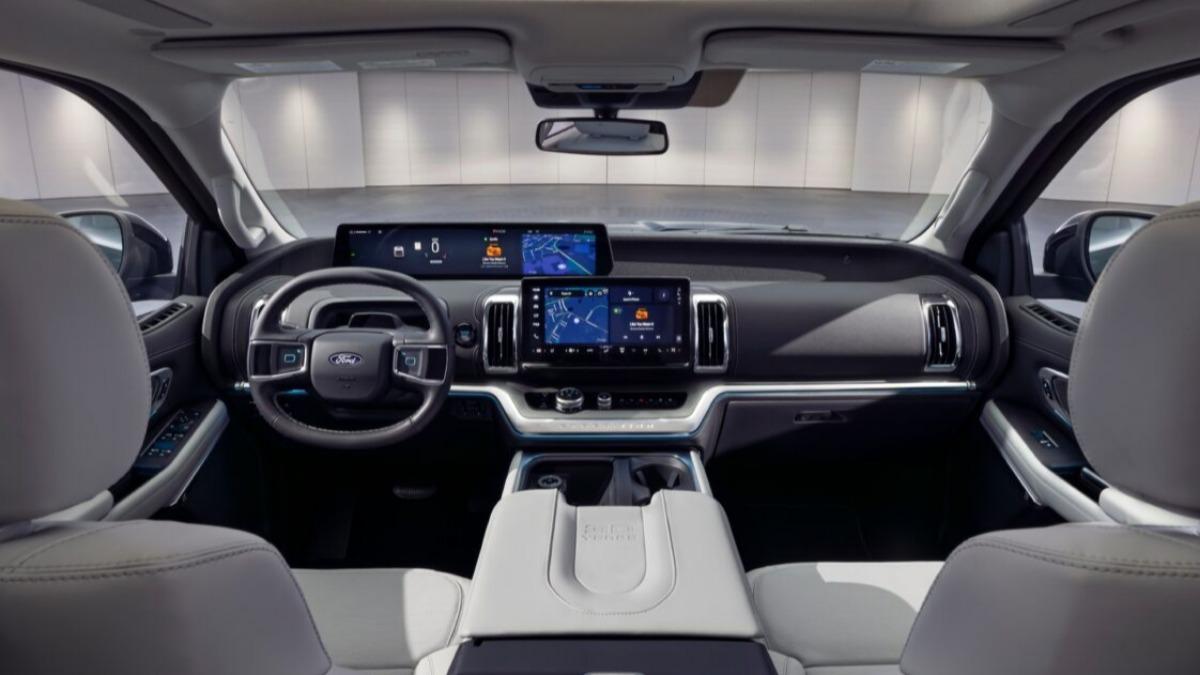 除了內裝質感升級,Ford Expedition 30週年紀念車型還擁有專屬徽飾呼應身份。(圖/Ford提供)