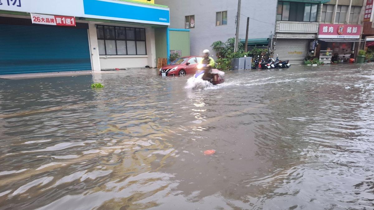暴雨肆虐全台