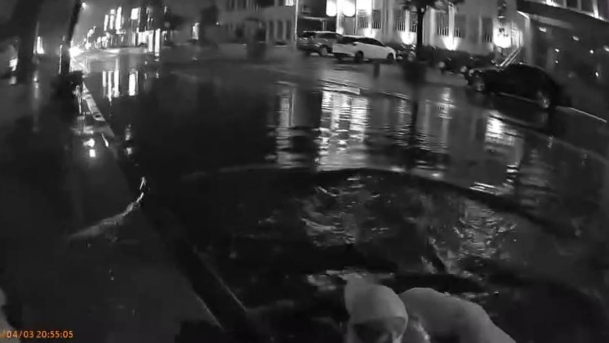 老翁代步車昨晚因積水過深導致車輛故障。（圖／警方提供）