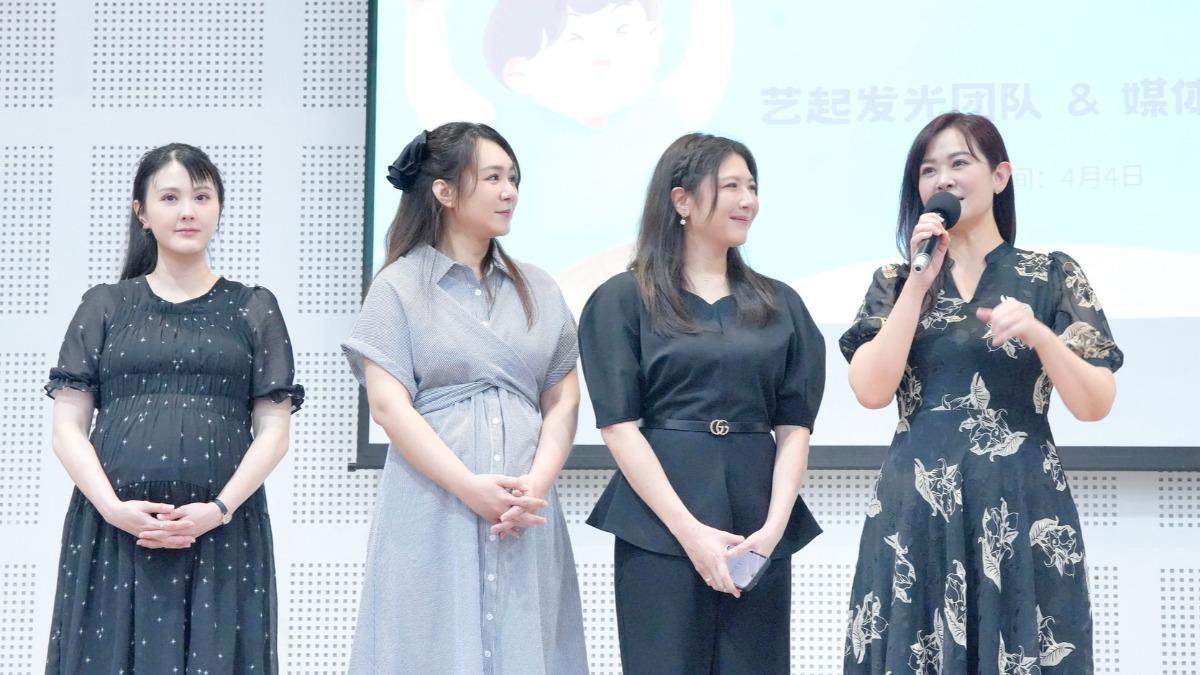 張晏塵、鄭亦真、李又汝和師母陳維齡。(圖/藝起發光X蒙福教會提供)