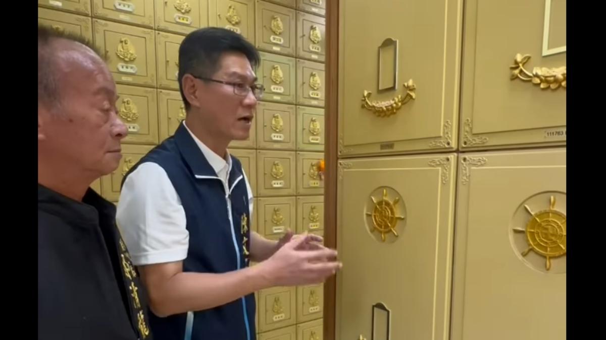 陳文賓前往彰化市第2納骨塔櫃探勘。（圖／翻攝陳文賓臉書）