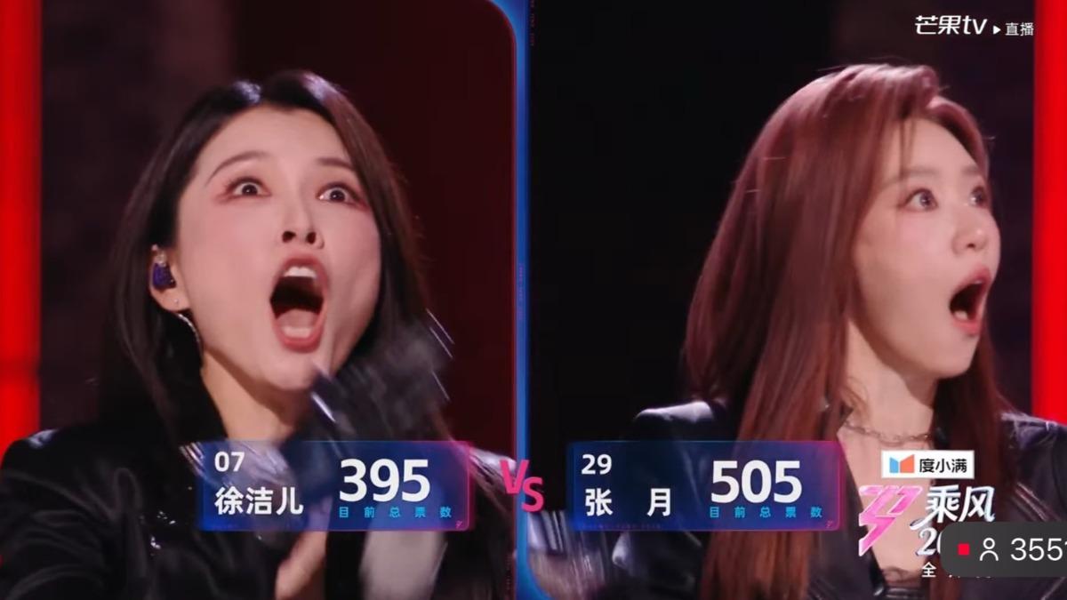 張月(右)以505票暫居第一,她和徐潔兒都相當驚訝。(圖/翻攝自YouTube)