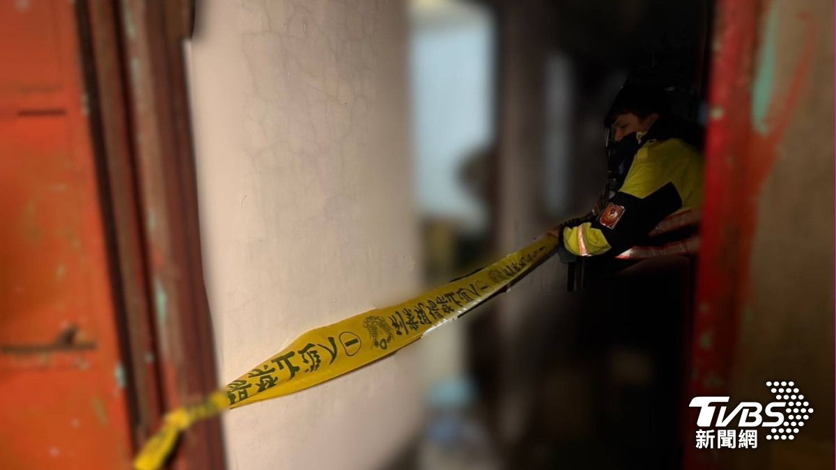 警方緊急到場拉起封鎖線。(圖/TVBS)