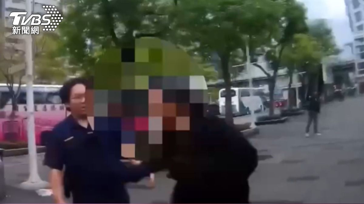 西門町驚見「吼叫男」民眾嚇壞報警 一查背包藏水果刀辯:刮腳皮用