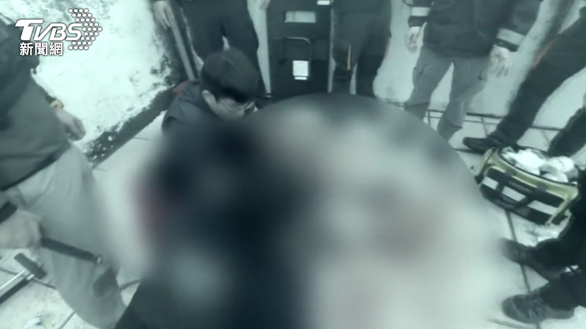 泰籍男持刀闖宅，砍傷屋主又襲警遭逮。（圖片經抽色處理／TVBS）