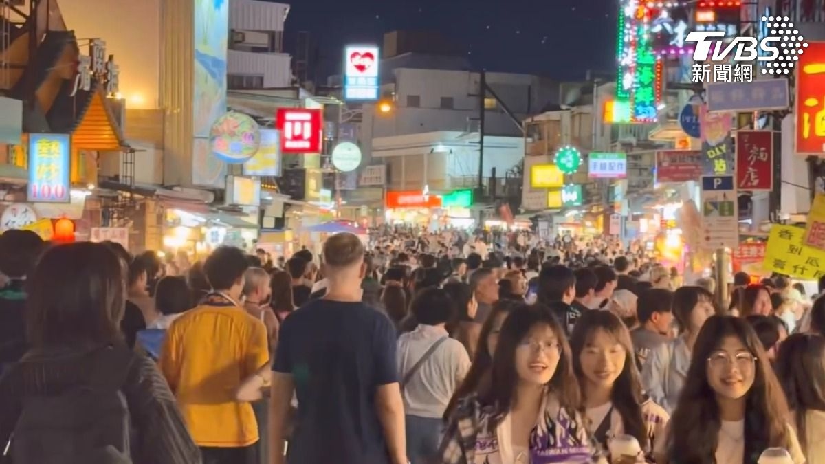 墾丁大街攤商協會為了保障消費者,也祭出管理機制,若業者累計三次違規,將會永久撤銷擺攤資格(圖/TVBS)
