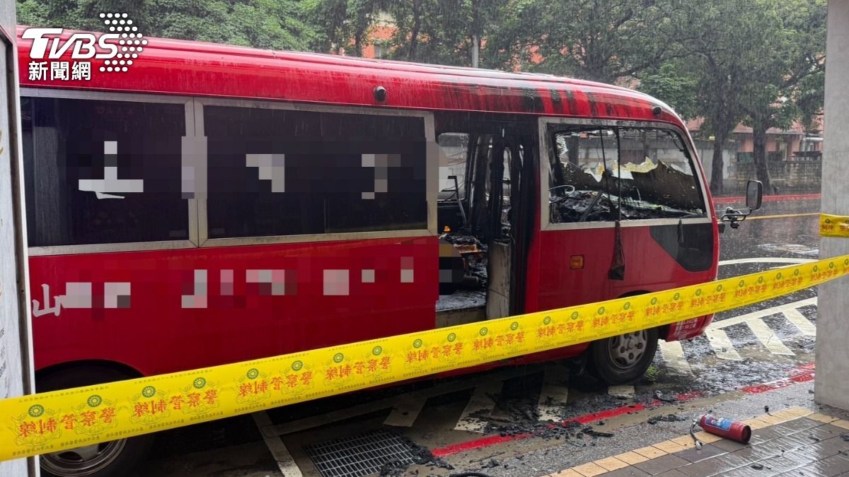快訊／北市公車起火！司機停車借廁所「下秒公車狂竄濃煙冒火」