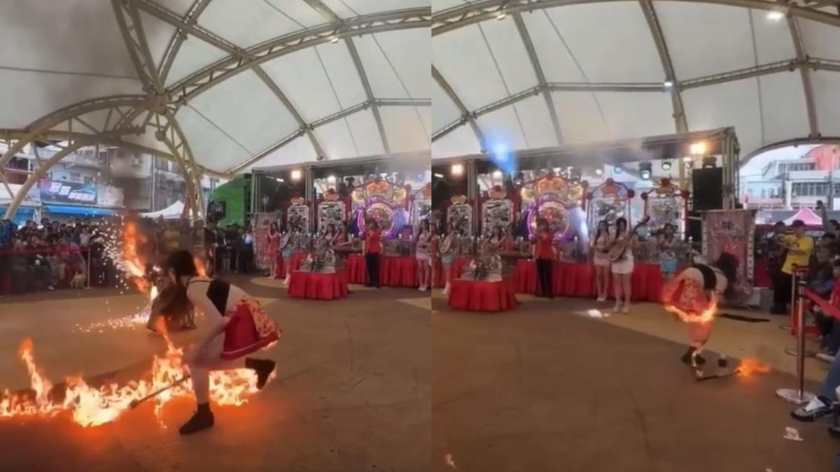 一名女演員在火舞表演中出意外，身體著火、神情痛苦。（圖／翻攝自爆料公社）