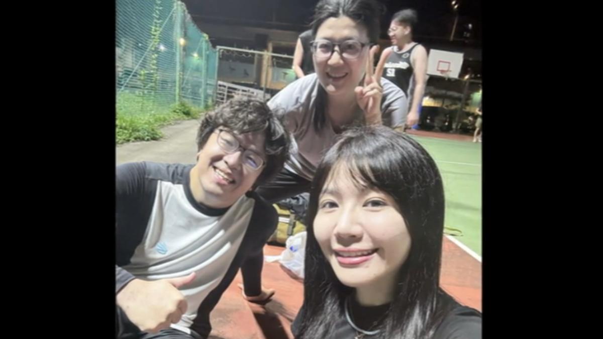 沈伯洋趁連假與同黨好友打籃球,似乎未受參選輿論影響。(圖/吳沛憶Threads)