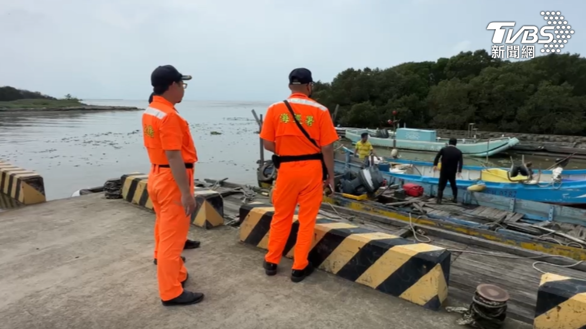 2竊賊將漁船整艘偷開出港,見事跡敗露,竟跳船逃逸。(圖/TVBS)