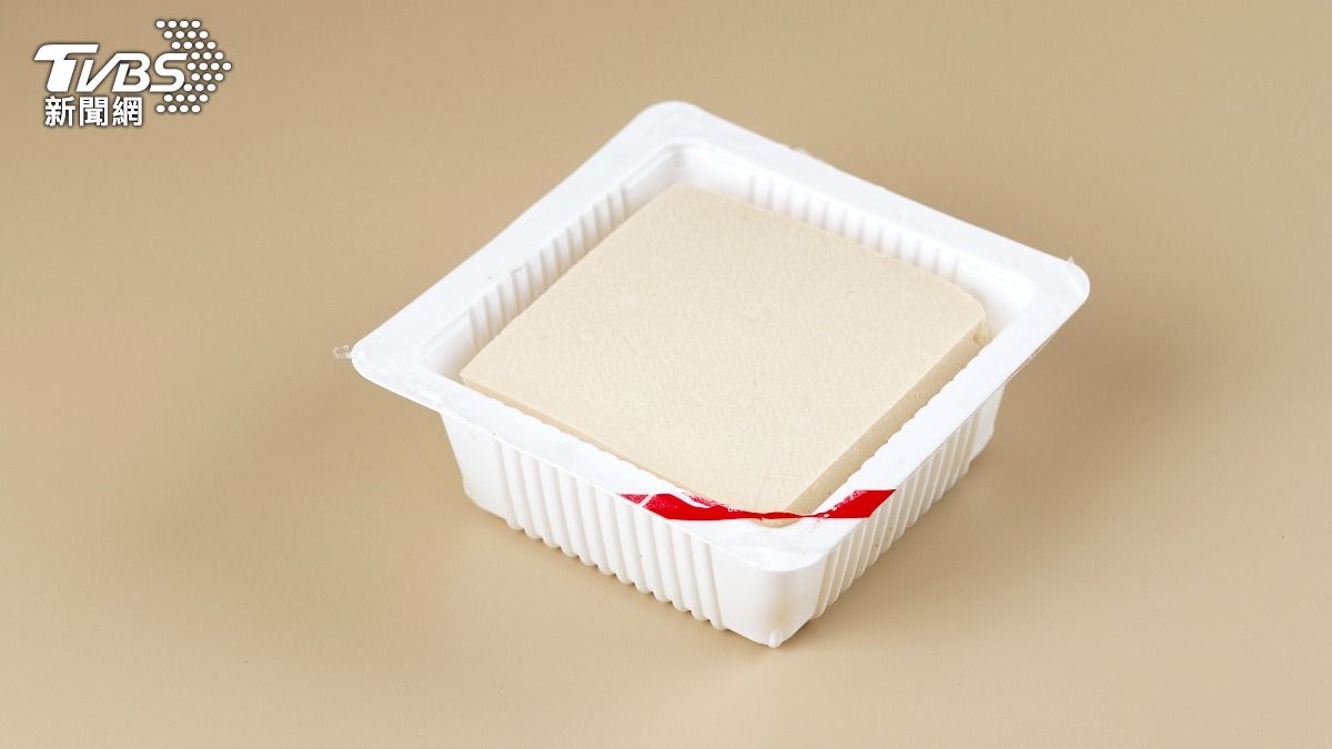 盒裝豆腐一倒就散？日廚授「2招」完美脫模　NG行為曝光