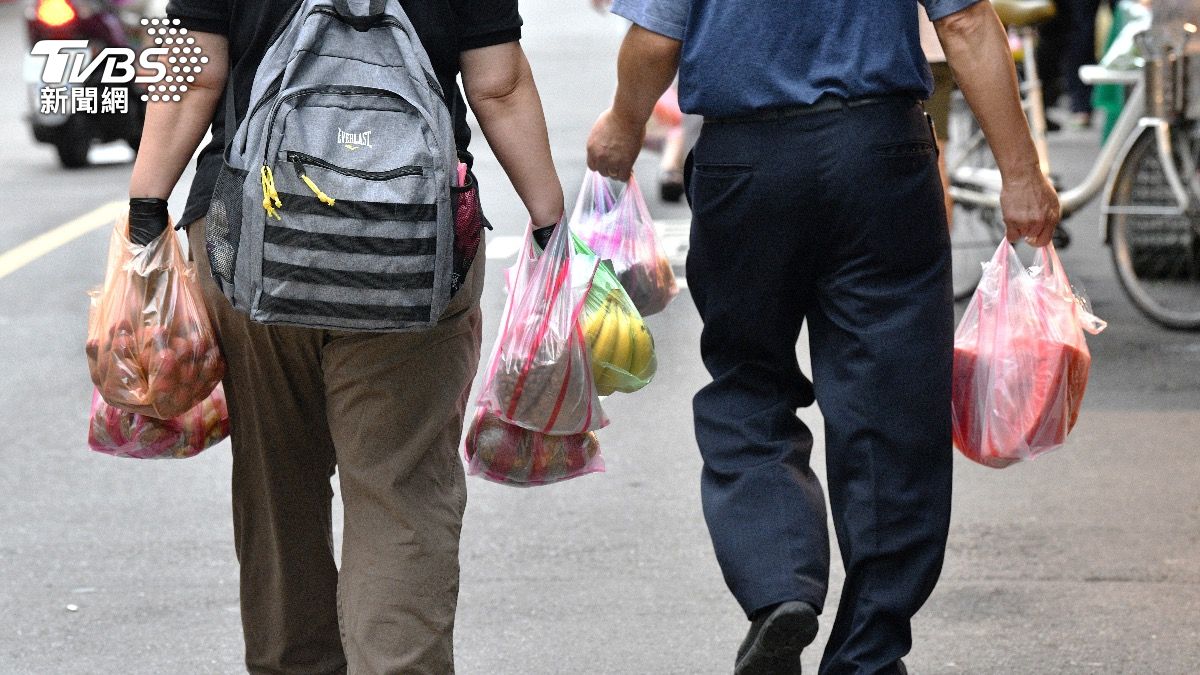 塑膠袋之亂!經濟部啟動「平穩專案」 中油5月增產、每人每月多54個