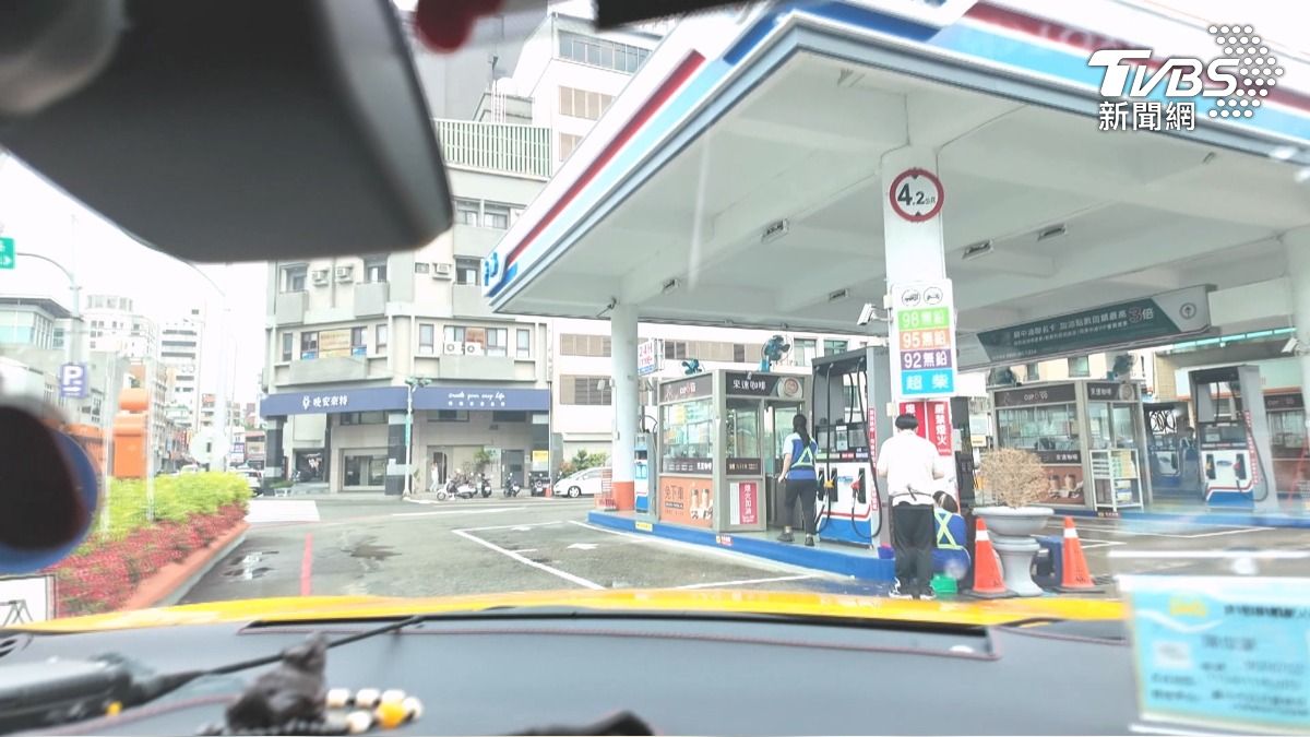油價連4漲!小黃司機月增3千成本。(圖/TVBS)